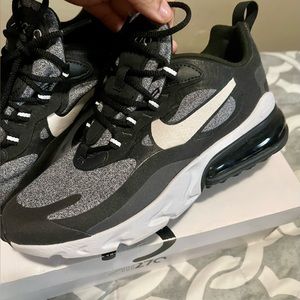 Women sneakers  nike max  air 270 react  size 6 color black and grey.